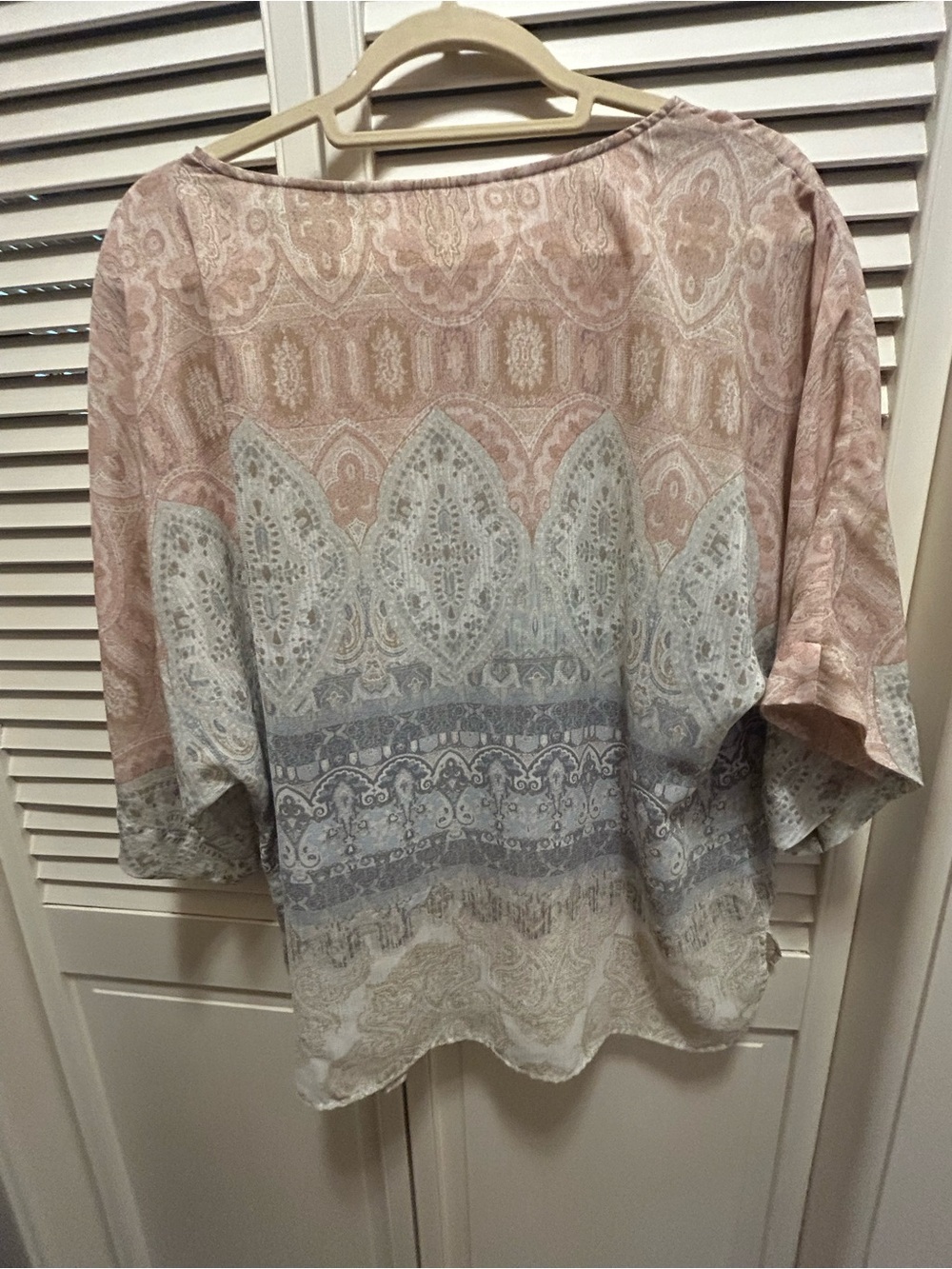 Chico's size 2 Pastel Paisley Tunic in Blush, Light Blue and Cream - Picture 3 of 3